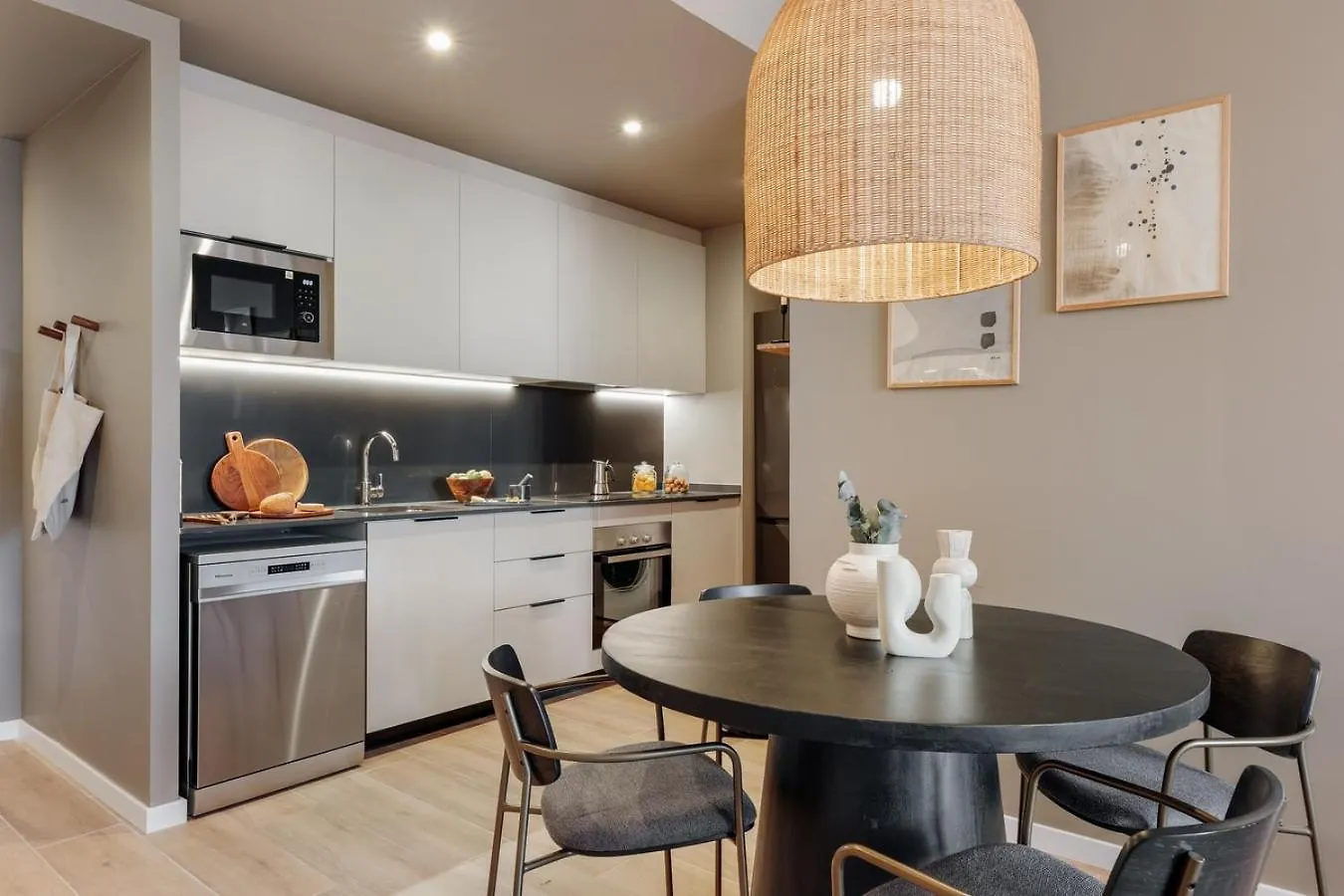 Apartment Miravet - 2 Bedrooms In Sant Antoni Barcelona